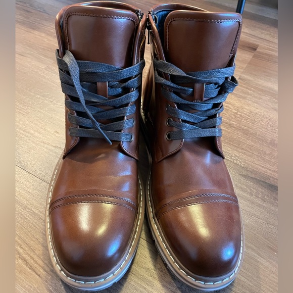 Brown boots. - Rubber sole. Size 8. - Picture 2 of 5